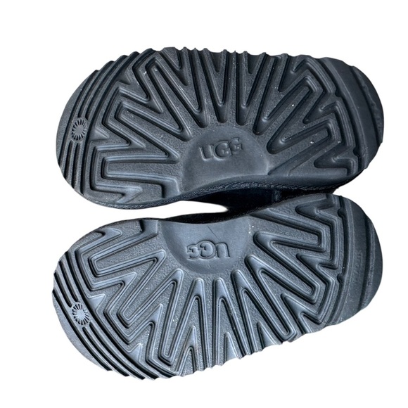 UGG Black suede boot size 7 toddler - Picture 8 of 9